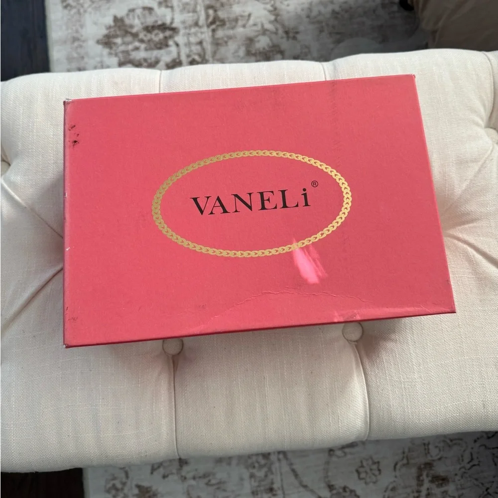 NEW Vaneli Leora Cross Band Espadrille Wedge Sandals Size 9.5‎